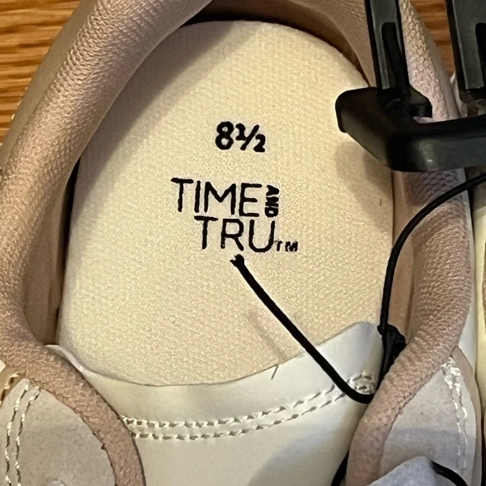 Time and Tru Women's White and Beige Lace-Up Sneakers. Size 8.5 New with Tags